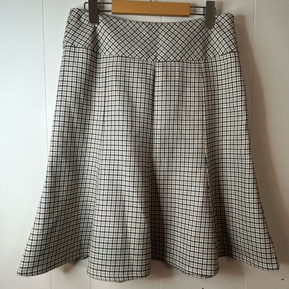 Mexx, size 8, tan/cream/brown plaid wool flared skirt, pleated, size zipper - Picture 1 of 10
